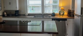 Charming 1-bedroom cottage in Holly Pond with AC, WiFi