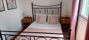 3 bedrooms, iron/ironing board, free WiFi, bed sheets