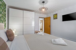 2 bedrooms