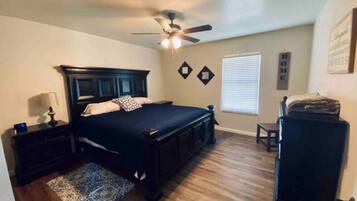 3 Schlafzimmer, BĂŒgeleisen/BĂŒgelbrett, WLAN, BettwĂ€sche