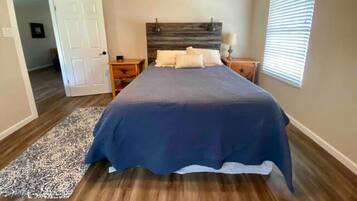 3 bedrooms, iron/ironing board, WiFi, bed sheets