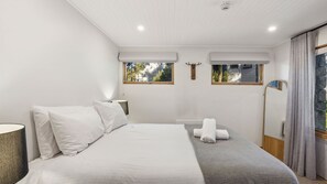 3 室のベッドルーム、アイロン / アイロン台、WiFi (無料)、ベッドシーツ