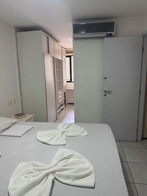 3 chambres, fer et planche à repasser, Wi-Fi, draps fournis