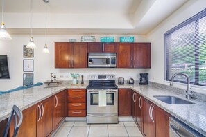 Mikrowelle, Ofen, Herdplatte, Geschirrspüler