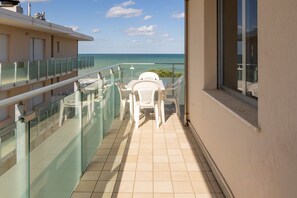 Outdoor dining - Frontemare Bilo. Casoni House (Marcelli)