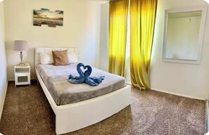4 bedrooms, iron/ironing board, WiFi, bed sheets