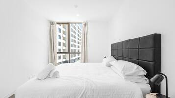 2 bedrooms, desk, iron/ironing board, WiFi