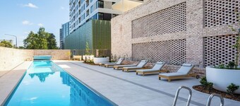 Modern 2BDR Apt in Phillip Gym | Pool | Parking