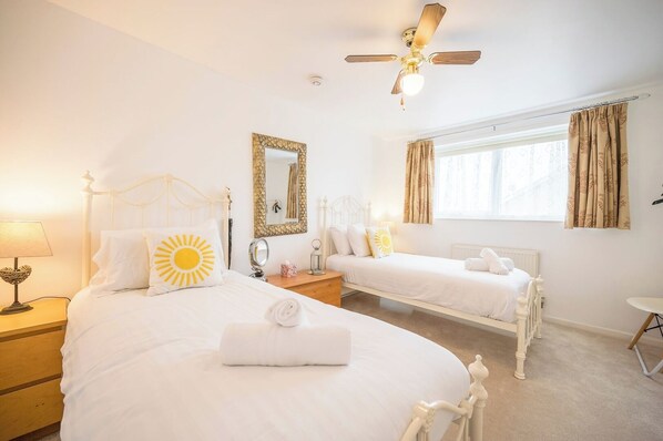 3 bedrooms, travel crib, WiFi, bed sheets