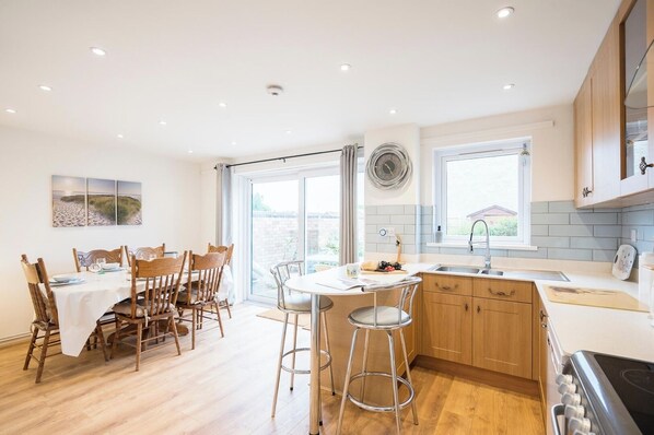 Réfrigérateur, micro-ondes, four, lave-vaisselle