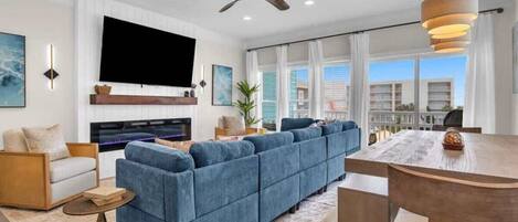 Smart-TV, Kamin, Videospiele, Bücher