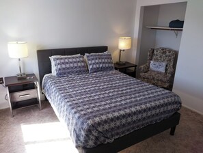 Silitysrauta/-lauta, Wi-Fi, vuodevaatteet