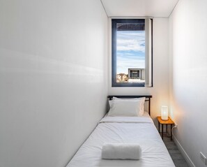2 habitaciones, tabla de planchar con plancha, wifi y ropa de cama