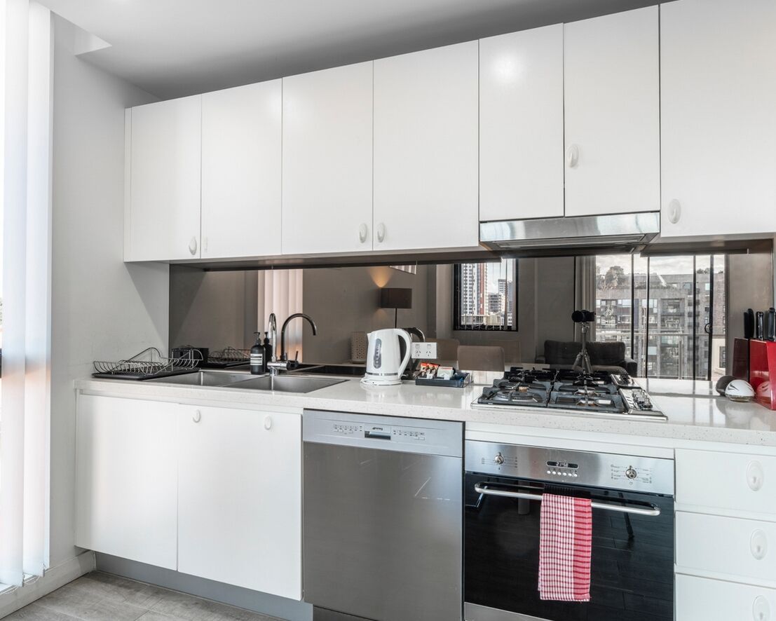 Frigorifero, microonde, forno, piano cottura