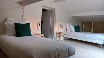 6 chambres, bureau, fer et planche à repasser, draps fournis