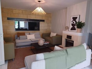 Smart TV, DVD player, books