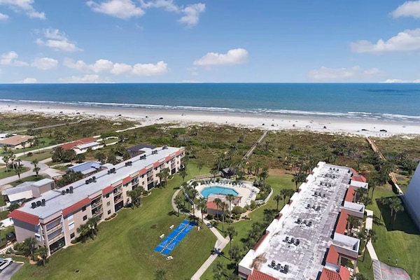 St. Augustine beach just 5-7 mins walking, private beach access