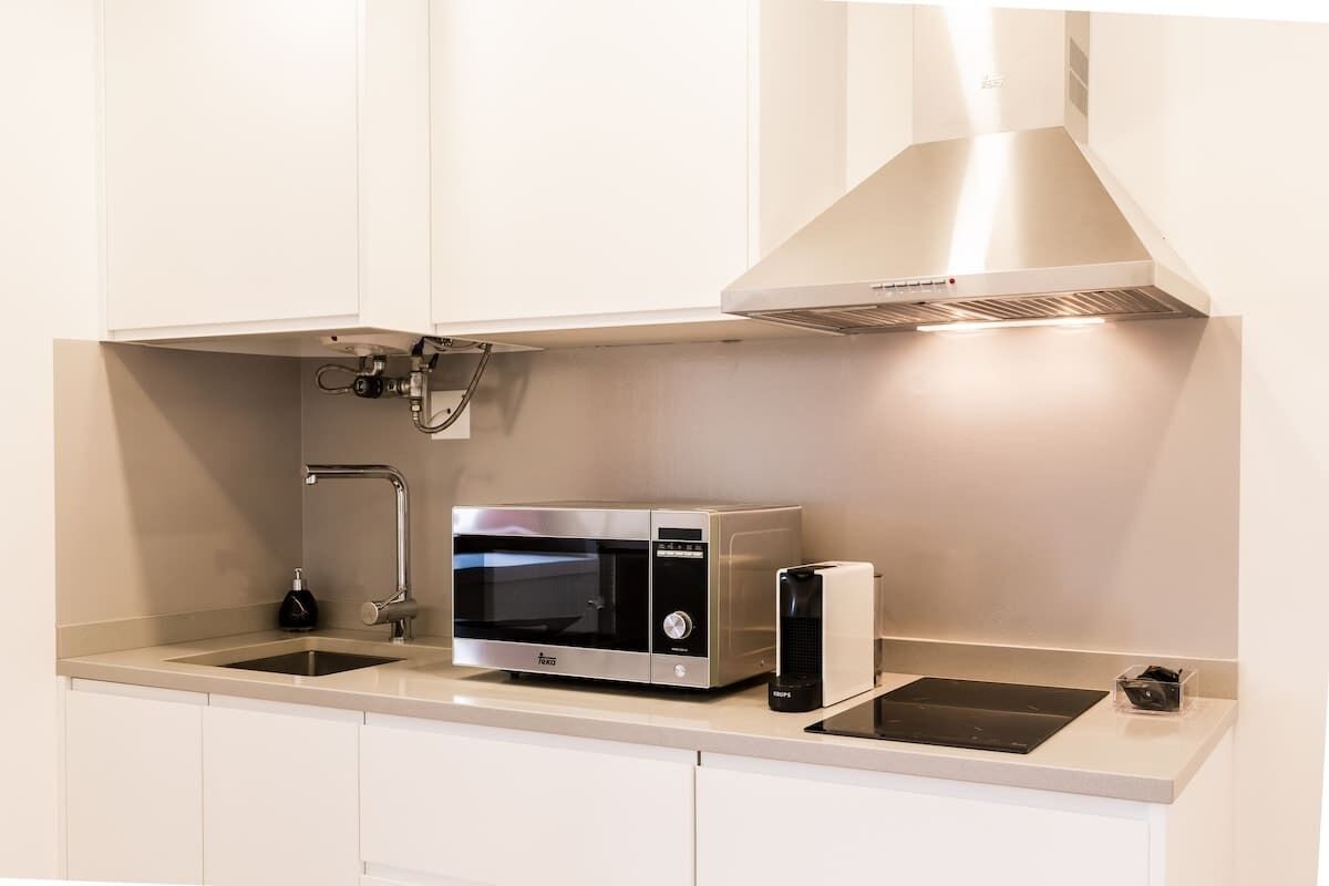 Fridge, microwave, stovetop