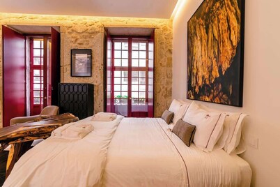 Designer Building Stay Near Clérigos by HostWise