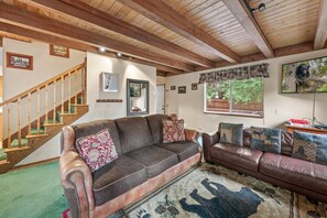 Smart TV, chimenea y reproductor de DVD