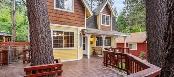 Peregrine Pines - Hot Tub, Pet Friendly, Fenced Yard