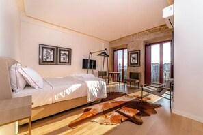 4 bedrooms, WiFi, bed sheets