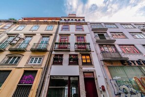 Exterior - Central Apartments Stay Near Clérigos by HostWise (Porto)
