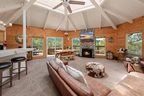 Smart-TV, peis og bordtennis