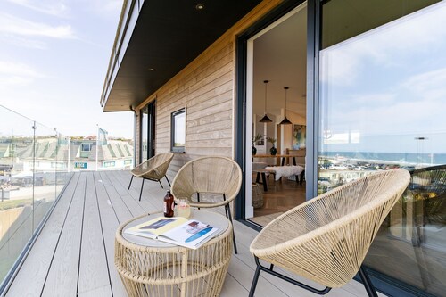 The Pepperpot is a detached, four bedroomed seafront retreat with a games room, with incredible view
