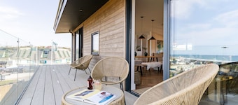 The Pepperpot is a detached, four bedroomed seafront retreat with a games room, with incredible view
