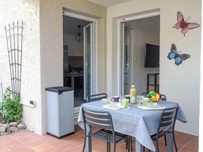 Outdoor dining - Les Pierres de Jade by Interhome (Saint Cyprien)