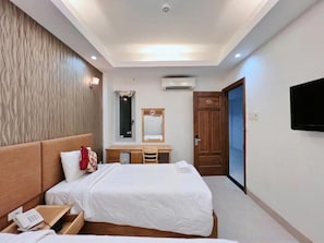 双人房 | 客房内保险箱、办公桌、免费 WiFi、床单