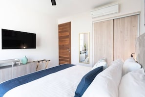 Desk, iron/ironing board, WiFi, bed sheets