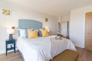 4 عدّة غرف نوم ومكواة/لوح كي وواي فاي وملاءات أسرّة