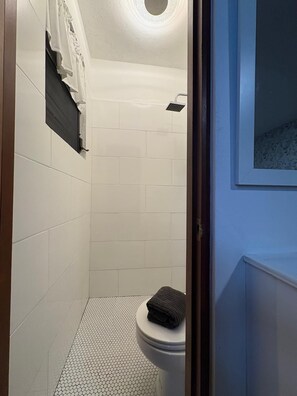 Shower, hair dryer, towels, soap - Charming studio with AC and WiFi in marvelous Aguadilla (Unknown)