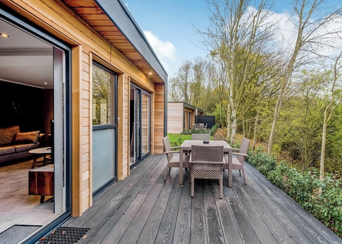 Enjoy a break in the Hawthorn Lodge.