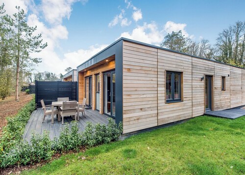 Enjoy a break in the Hawthorn Lodge.