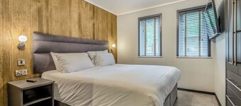 Enjoy a break in the Hawthorn Lodge.