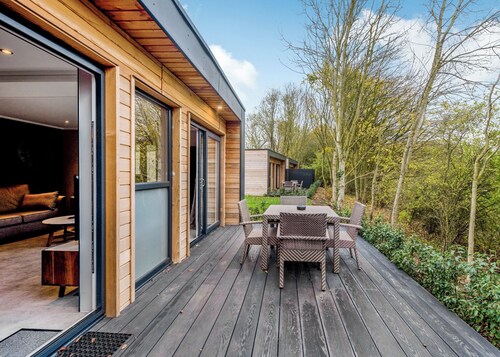 Enjoy a break in the Hawthorn Lodge.