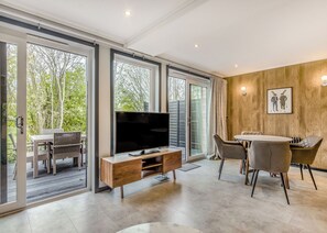 Interior - Enjoy a break in the Hawthorn Lodge. (Wallingford)