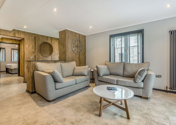 Unclassified image, 1 of 15, button - Enjoy a break in the Hawthorn Lodge. (Wallingford)