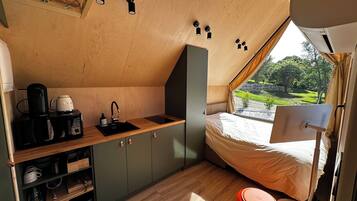 1 bedroom, travel cot, free WiFi, bed sheets