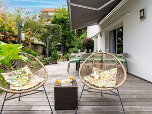 تناول الطعام بالخارج