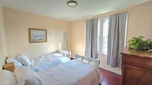 5 bedrooms, free WiFi, bed sheets