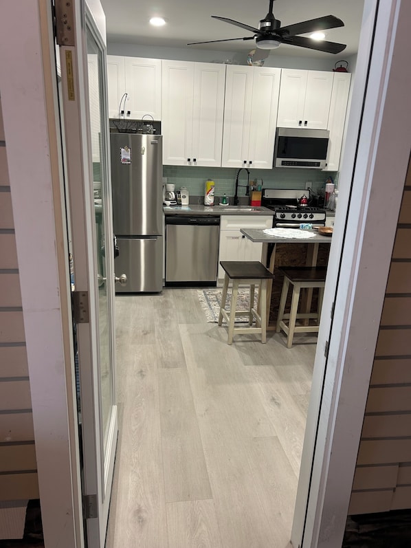 Microwave, oven, stovetop, dishwasher