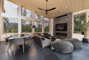 Smart TV, fireplace, table football, stereo