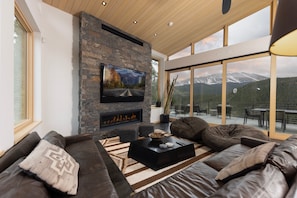 Smart TV, fireplace, table football, stereo