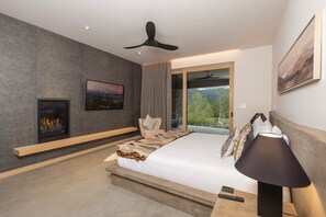 4 bedrooms, desk, iron/ironing board, travel cot - Spectacular Views, Close to town, Mountain Modern elegance and entertaining! (Blue River)