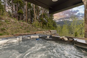 Bain à remous extérieur