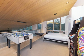 4 bedrooms, desk, iron/ironing board, travel crib